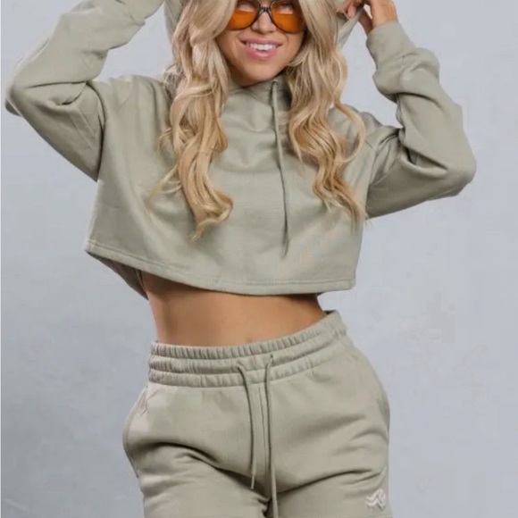 Sweat shirt & matching shorts! THIS LISTING IS FOR THE PINK(ish). NEVER WORN. - Picture 6 of 7